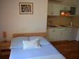 Sveti Filip i Jakov, Спальня в размещении типа studio-apartment, WiFi.