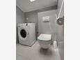 Sveti Filip i Jakov, Bathroom in the studio-apartment, WiFi.