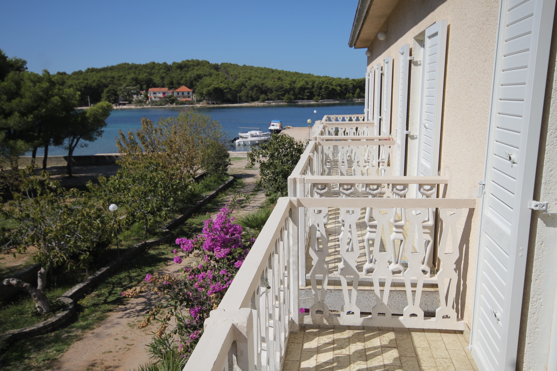 Room near beach Pašman  S-a