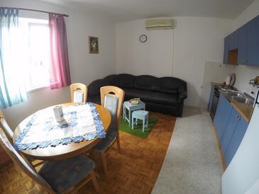 Biograd na Moru, Столовая в размещении типа apartment, доступный кондиционер и WiFi.