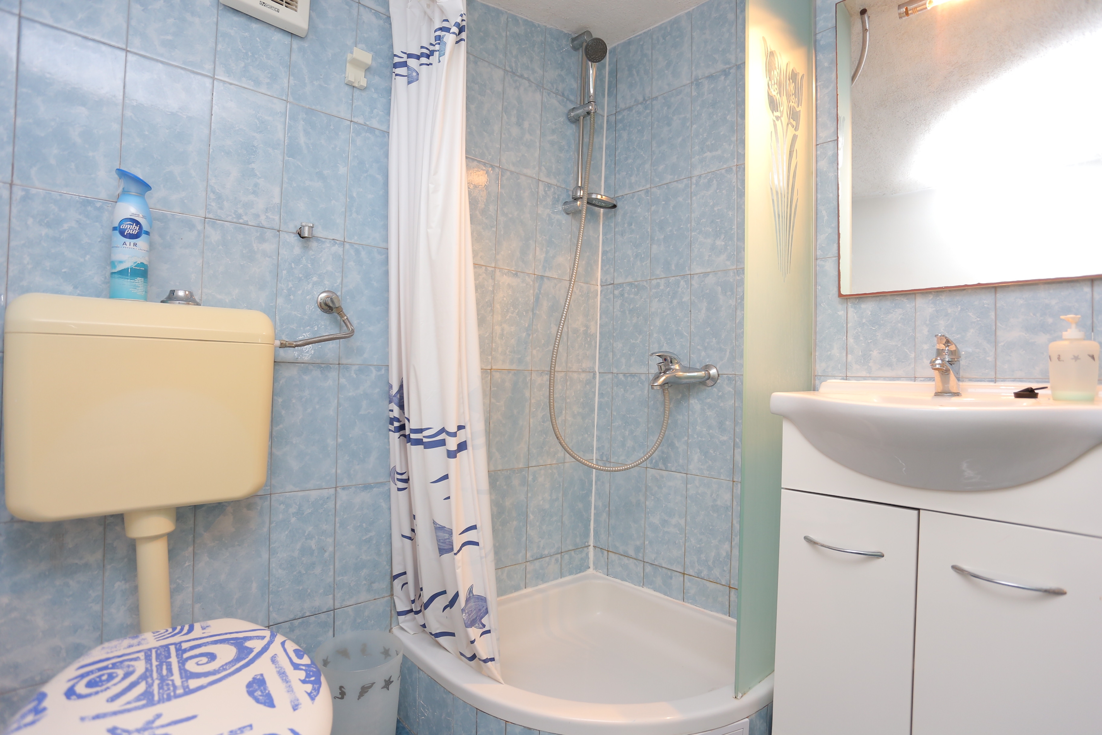 One bedroom house with terrace and sea view Marušići, Omiš  K