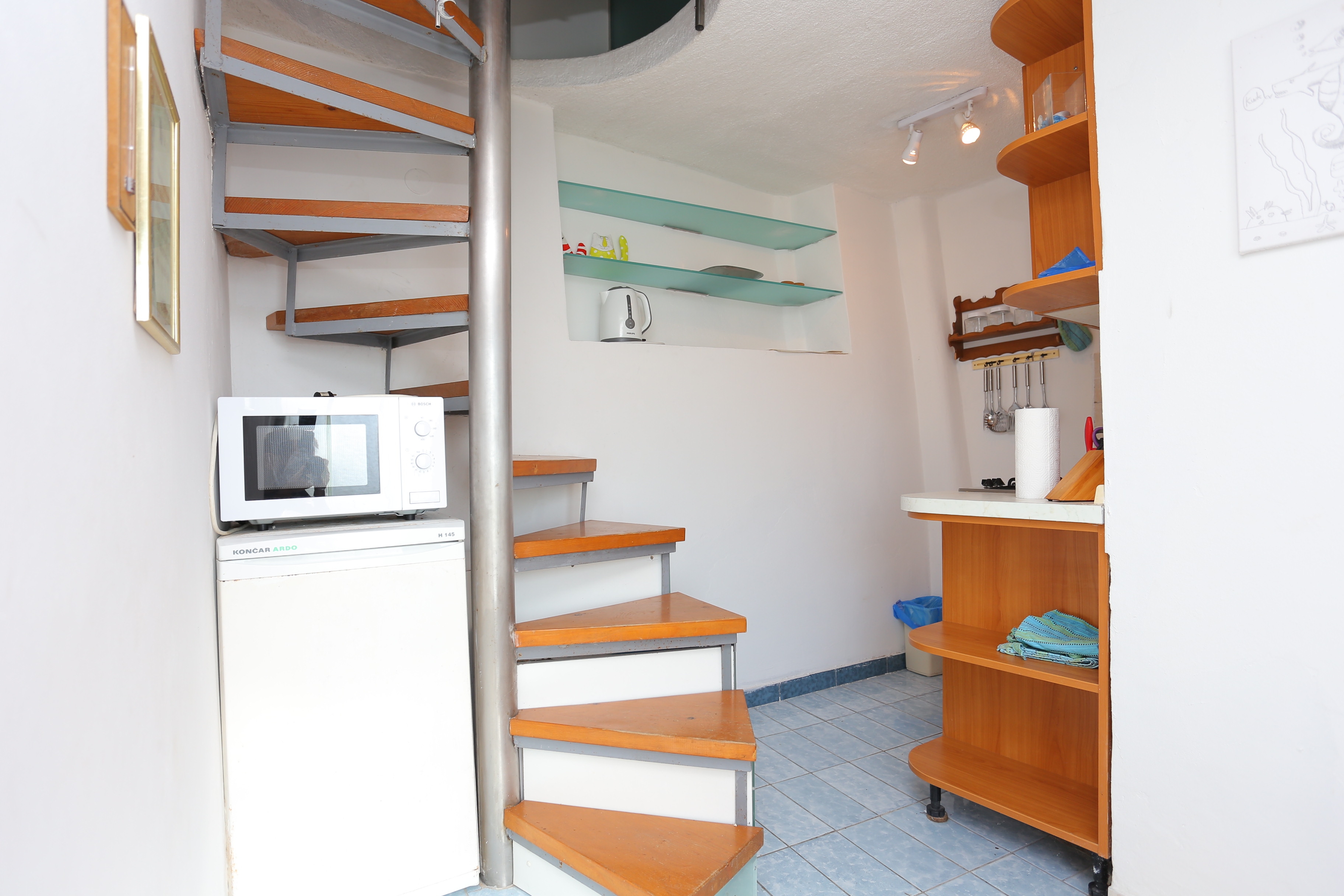 One bedroom house with terrace and sea view Marušići, Omiš  K