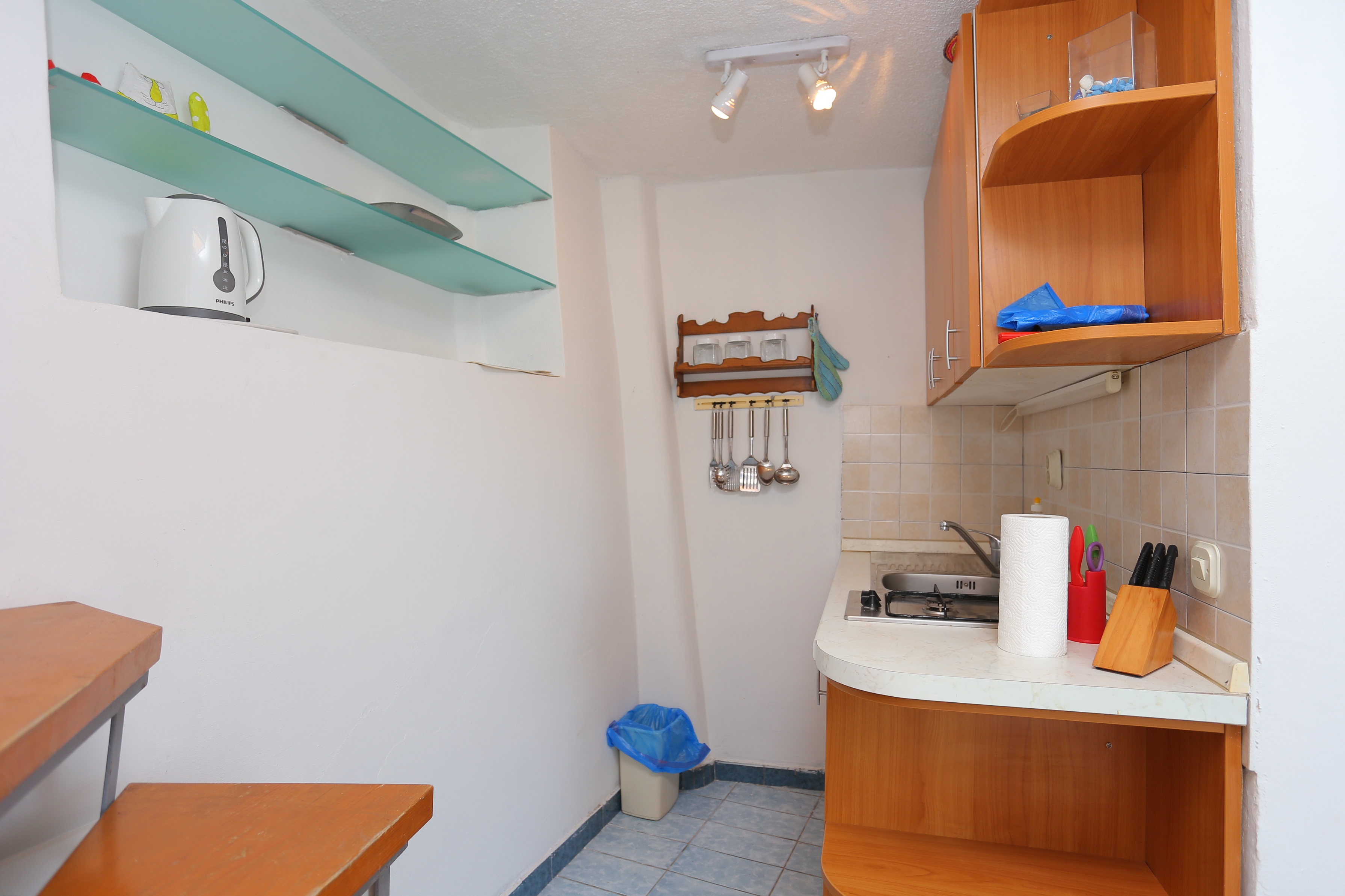 One bedroom house with terrace and sea view Marušići, Omiš  K