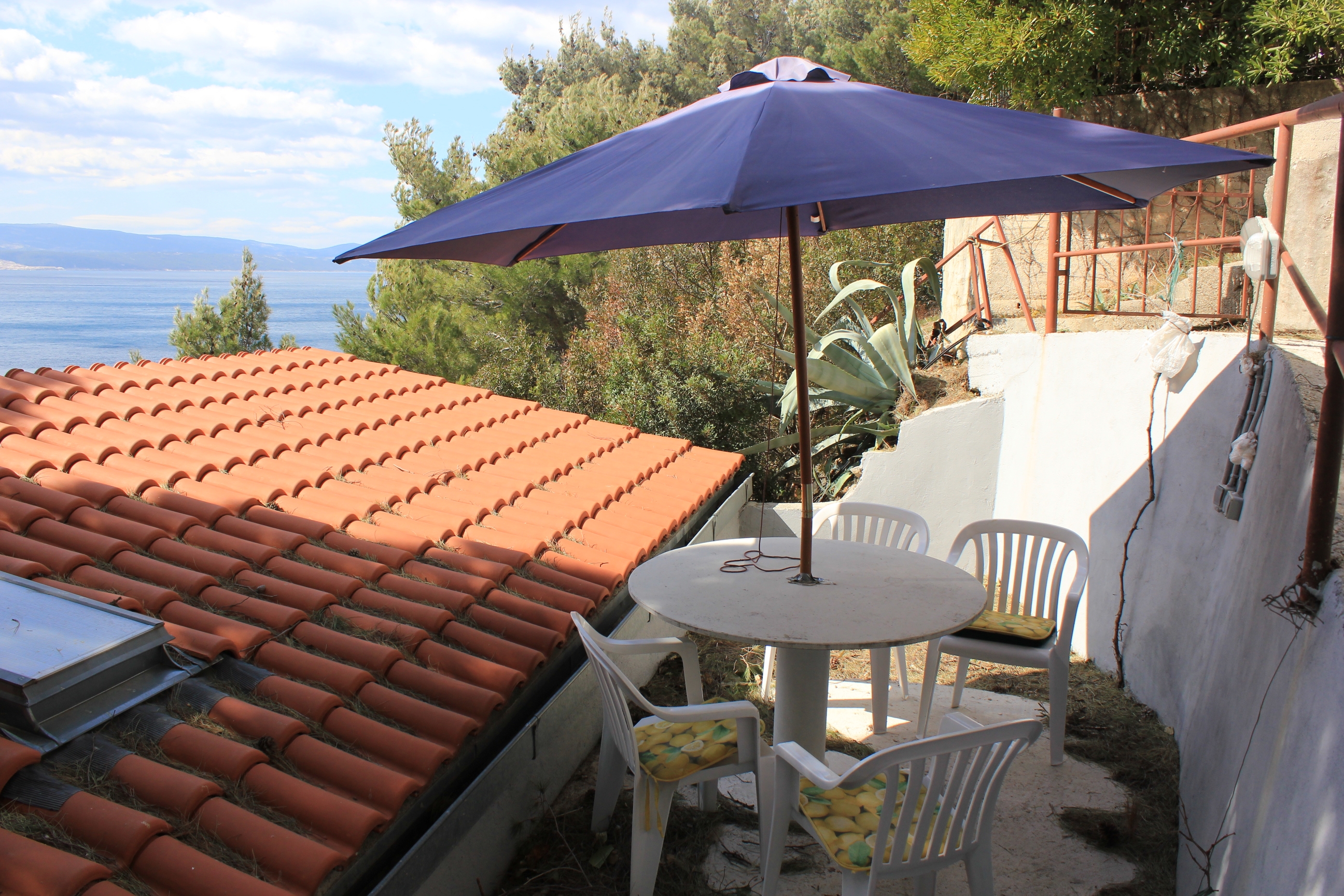 One bedroom house with terrace and sea view Marušići, Omiš  K