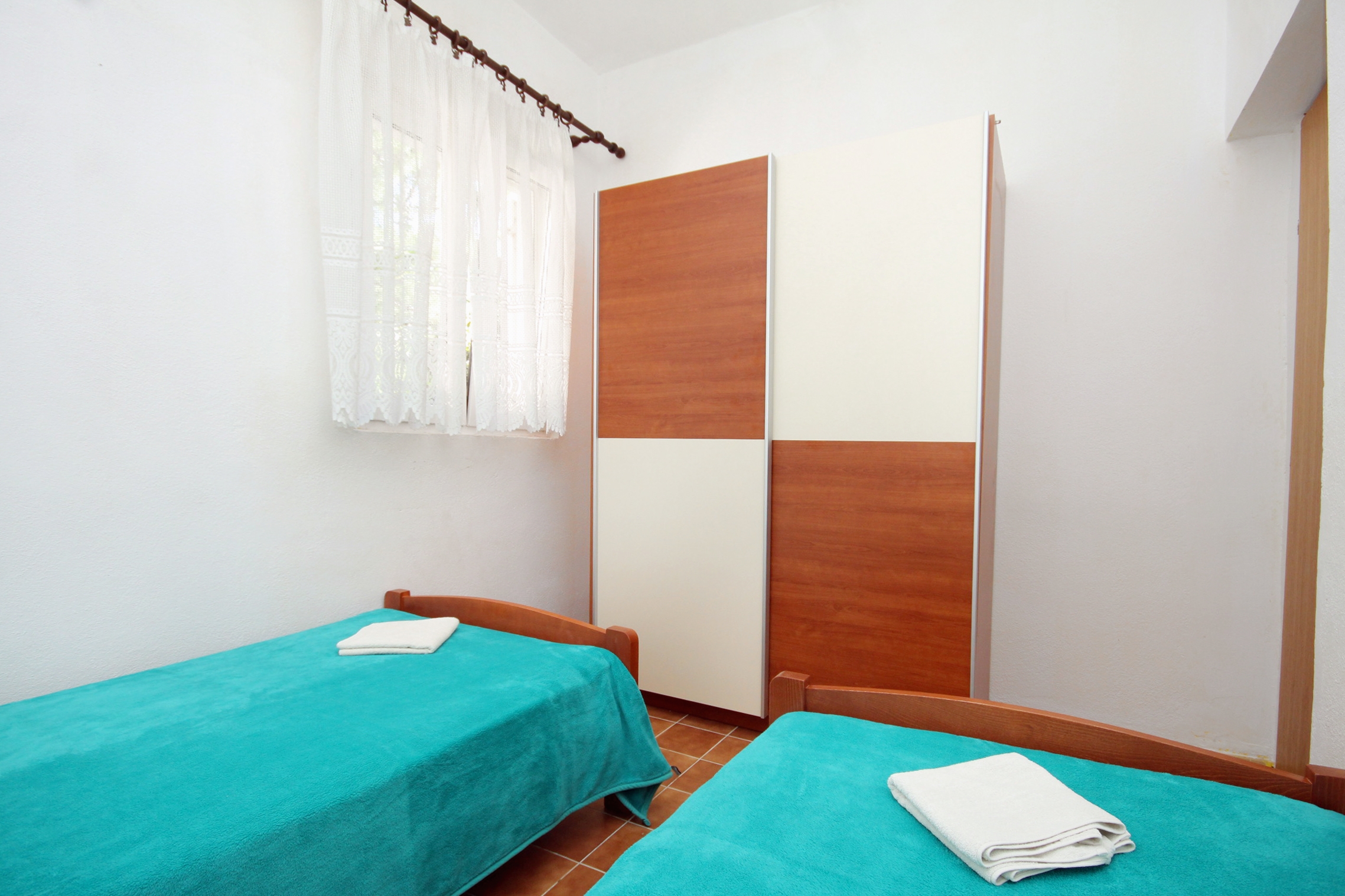 Three bedroom apartment with terrace and sea view Vlašići, Pag  A-c