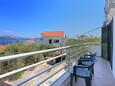 Arbanija, Balcony in the apartment, with a sea view, (pet friendly) and WiFi.