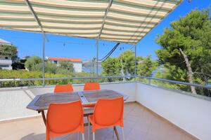 Apartments by the sea Arbanija, Čiovo - 4320