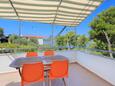 Arbanija, Terrace in the apartment, with a sea view, (pet friendly) and WiFi.