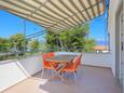 Arbanija, Terrace in the apartment, with a sea view, (pet friendly) and WiFi.