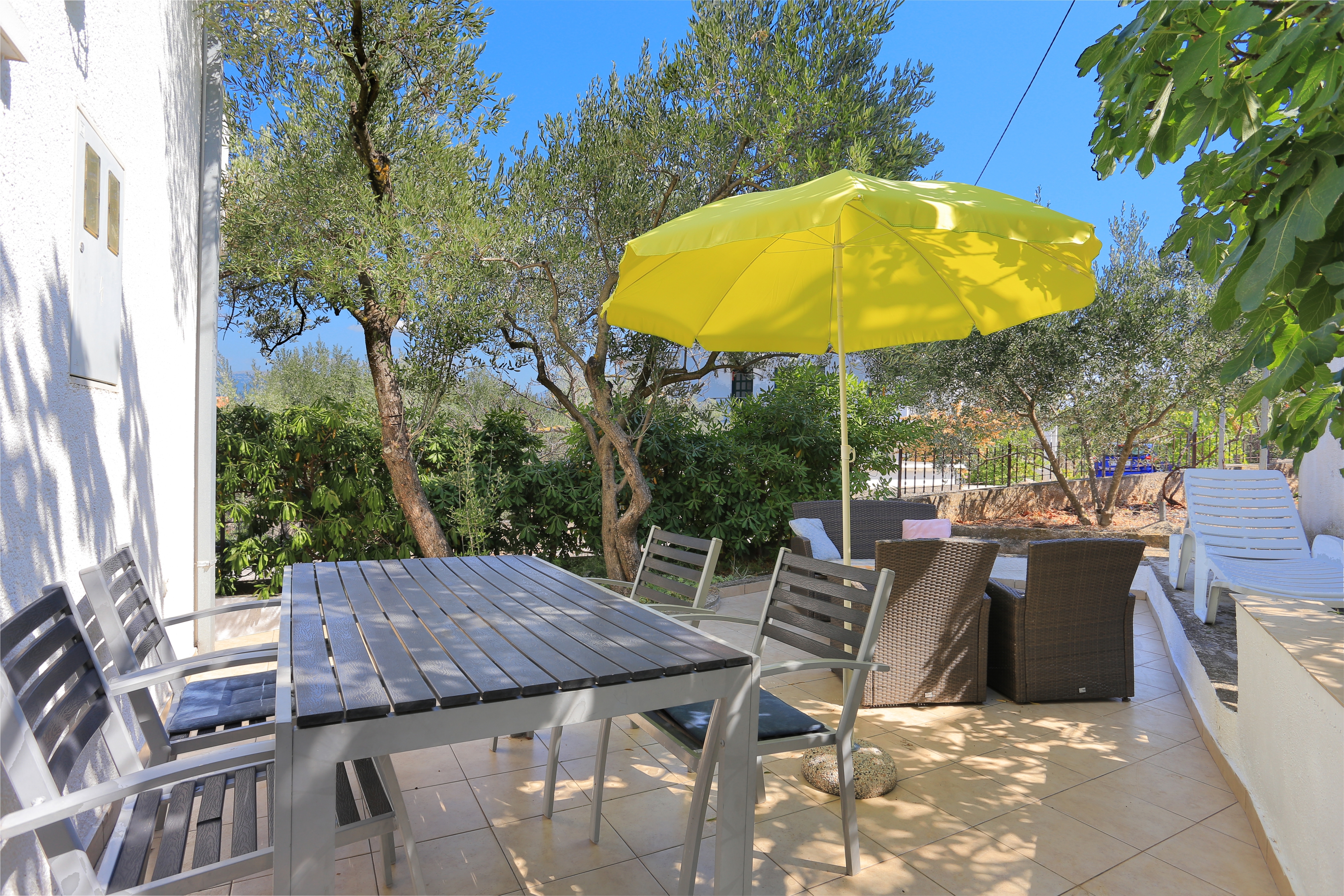 Two bedroom apartment with terrace Arbanija, Čiovo (A-4320-b)