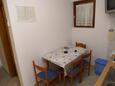 Okrug Gornji, Comedor in the apartment, WiFi.