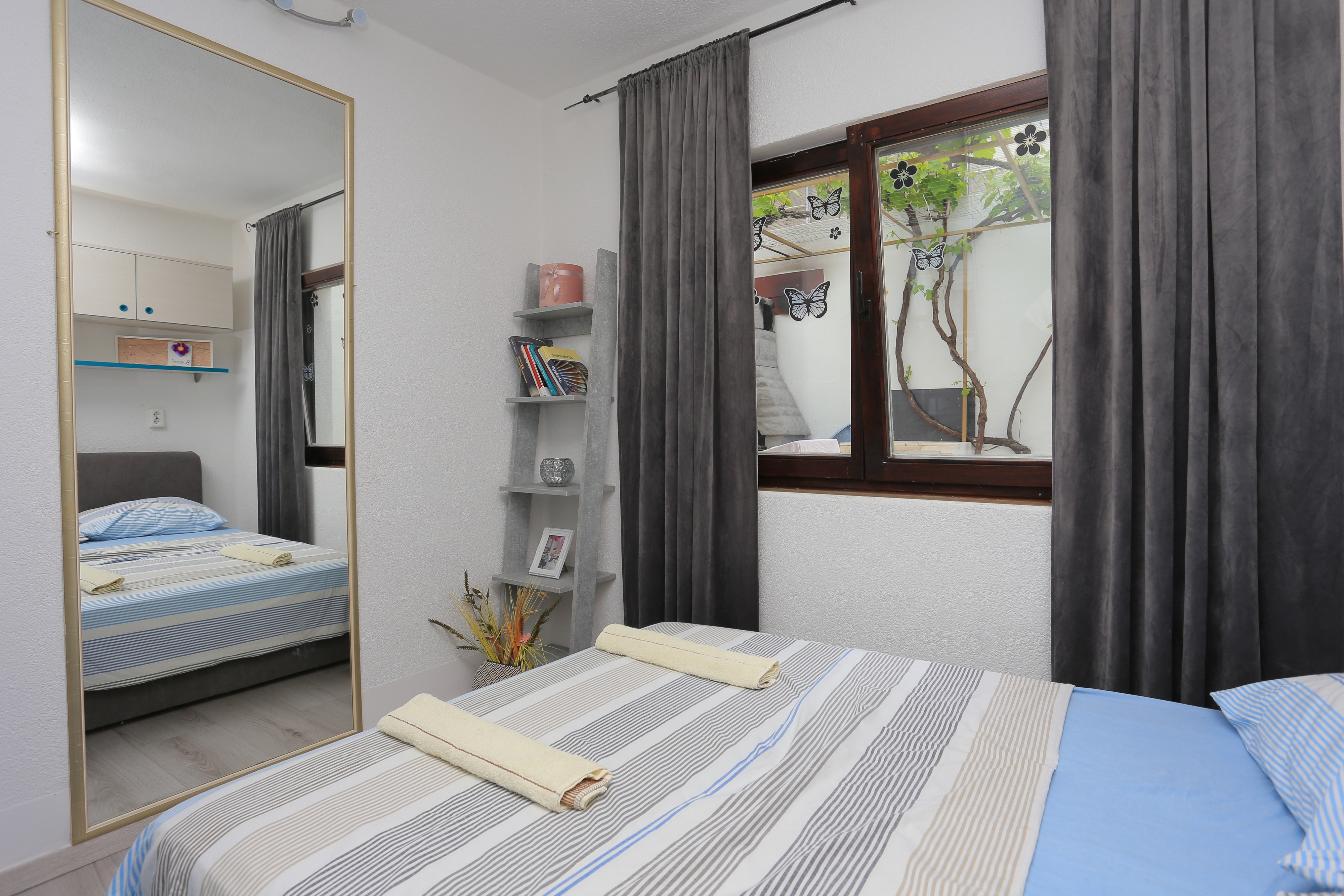 Two bedroom apartment with terrace and sea view Mastrinka, Čiovo  A-a
