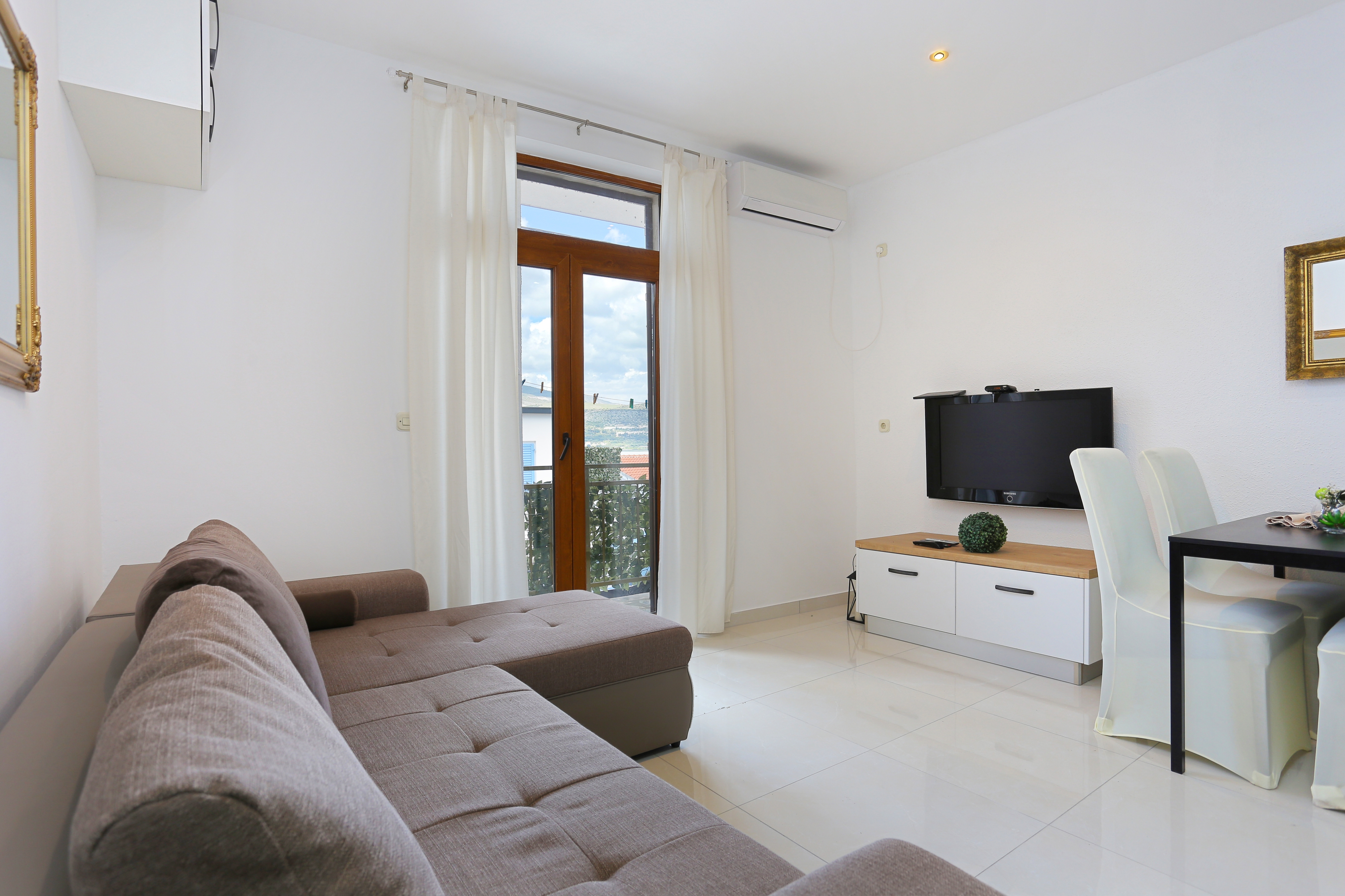 Two bedroom apartment with terrace and sea view Mastrinka, Čiovo (A-4324-c) Two bedroom apartment with terrace and sea view Mastrinka, Čiovo (A-4324-c)