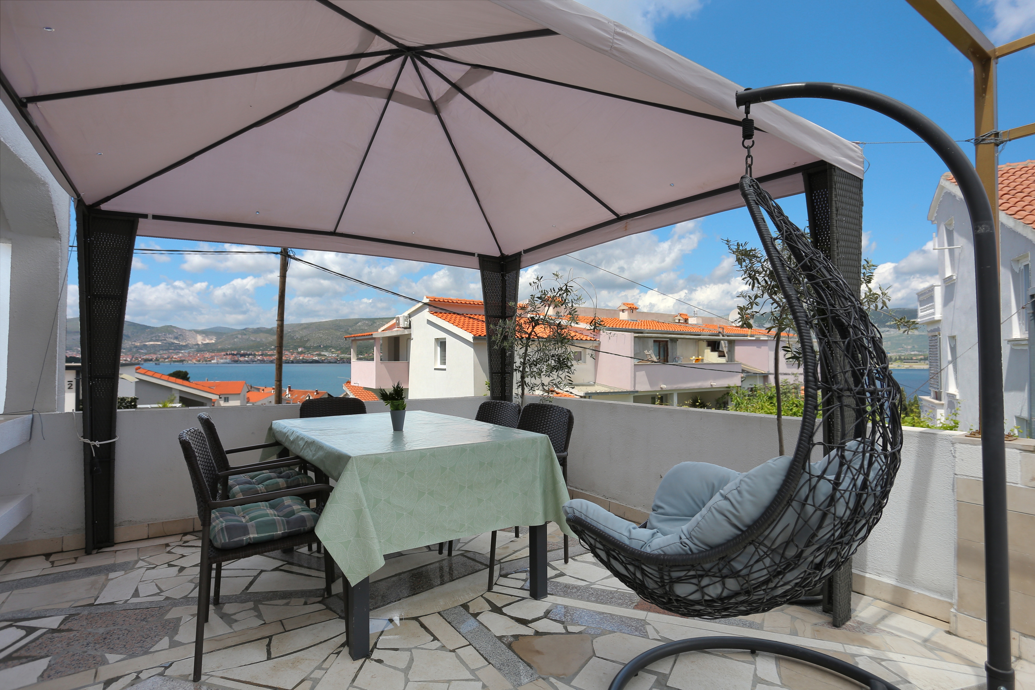 Two bedroom apartment with terrace and sea view Mastrinka, Čiovo (A-4324-c) Two bedroom apartment with terrace and sea view Mastrinka, Čiovo (A-4324-c)