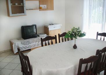 Dining room Podstrana, Dining room in the apartment, dostupna klima i WIFI.
