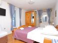 Спальня Omiš, Спальня в размещении типа apartment, доступный кондиционер и WiFi.