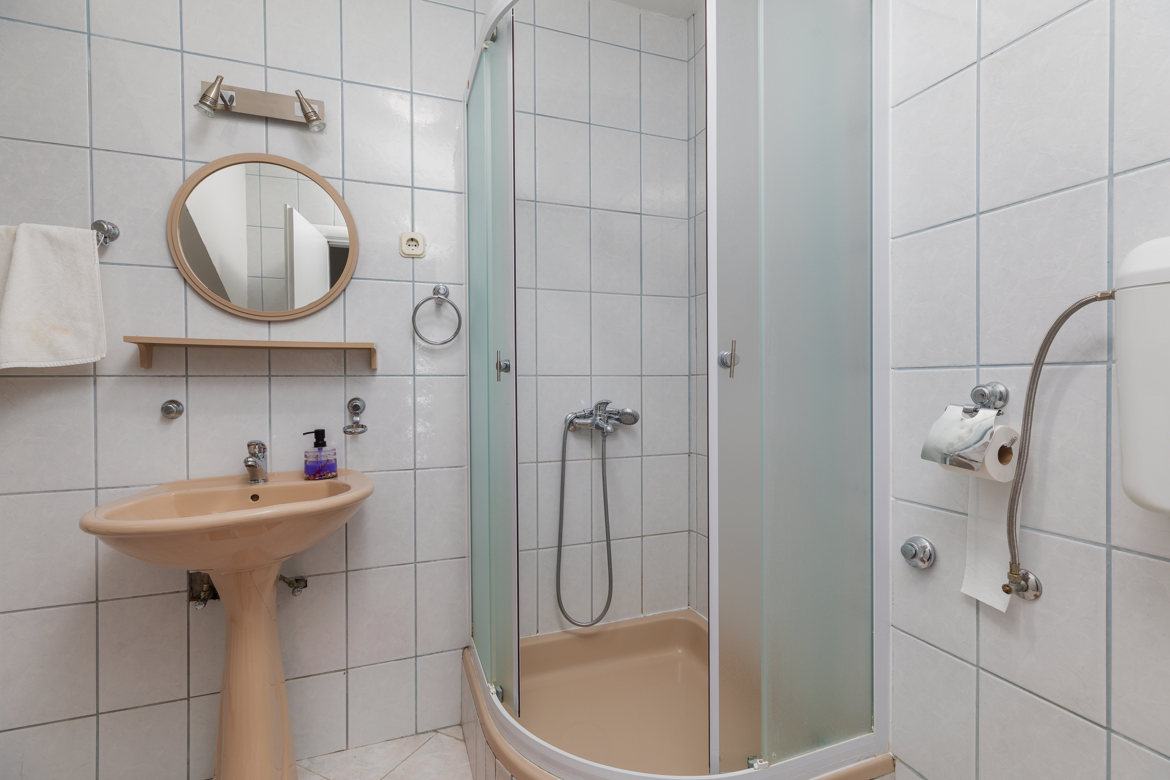 Four bedroom house with terrace and sea view Lokva Rogoznica, Omiš  K