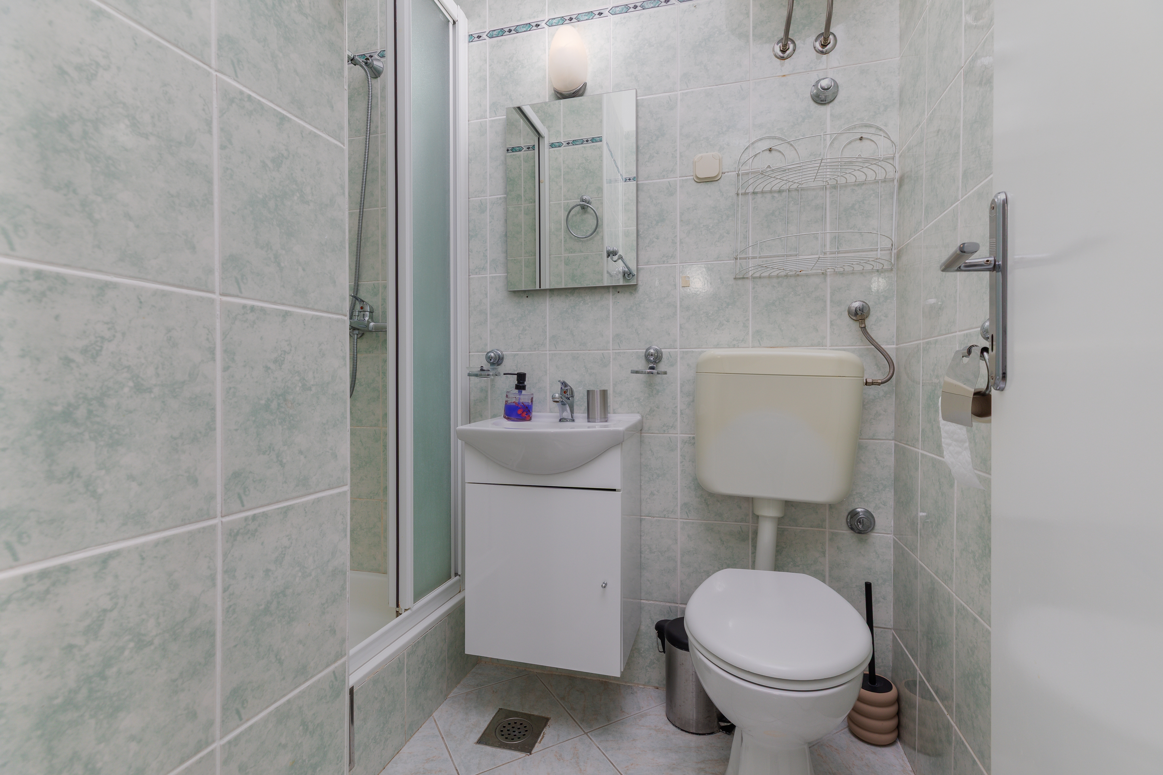 Four bedroom house with terrace and sea view Lokva Rogoznica, Omiš  K