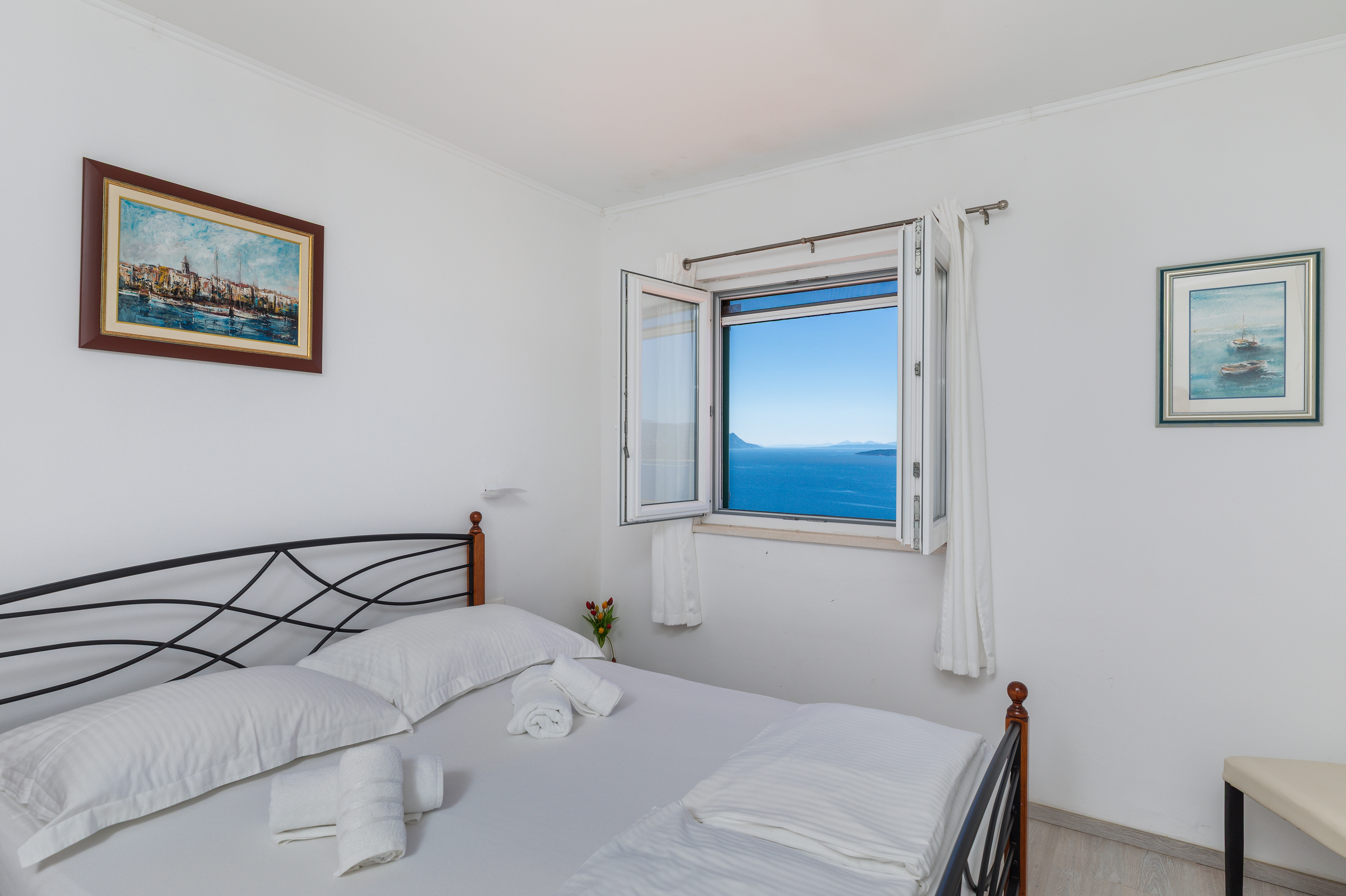 Four bedroom house with terrace and sea view Lokva Rogoznica, Omiš  K