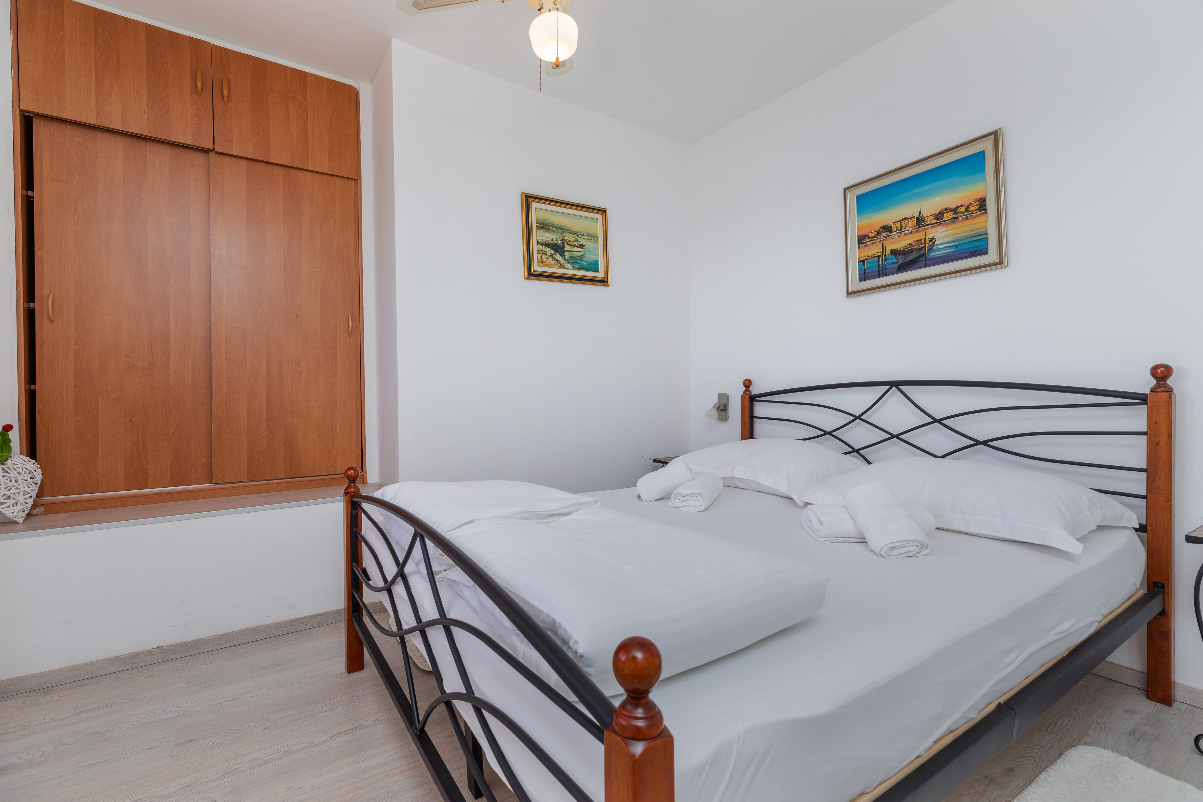 Four bedroom house with terrace and sea view Lokva Rogoznica, Omiš  K