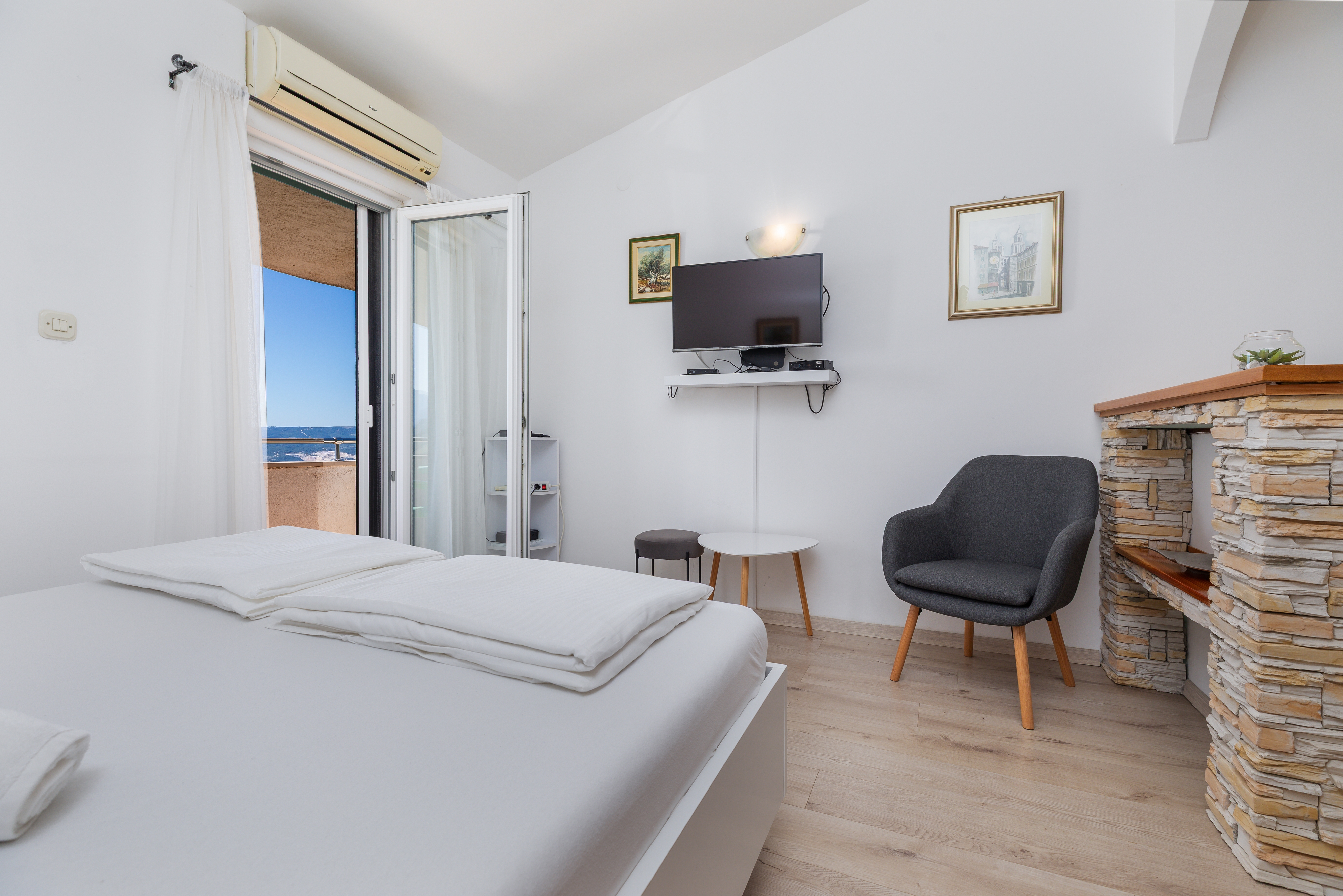 Four bedroom house with terrace and sea view Lokva Rogoznica, Omiš  K