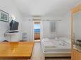 Ložnice 4 Lokva Rogoznica, Ložnice 4 v ubytování typu house, s klimatizací a WiFi.