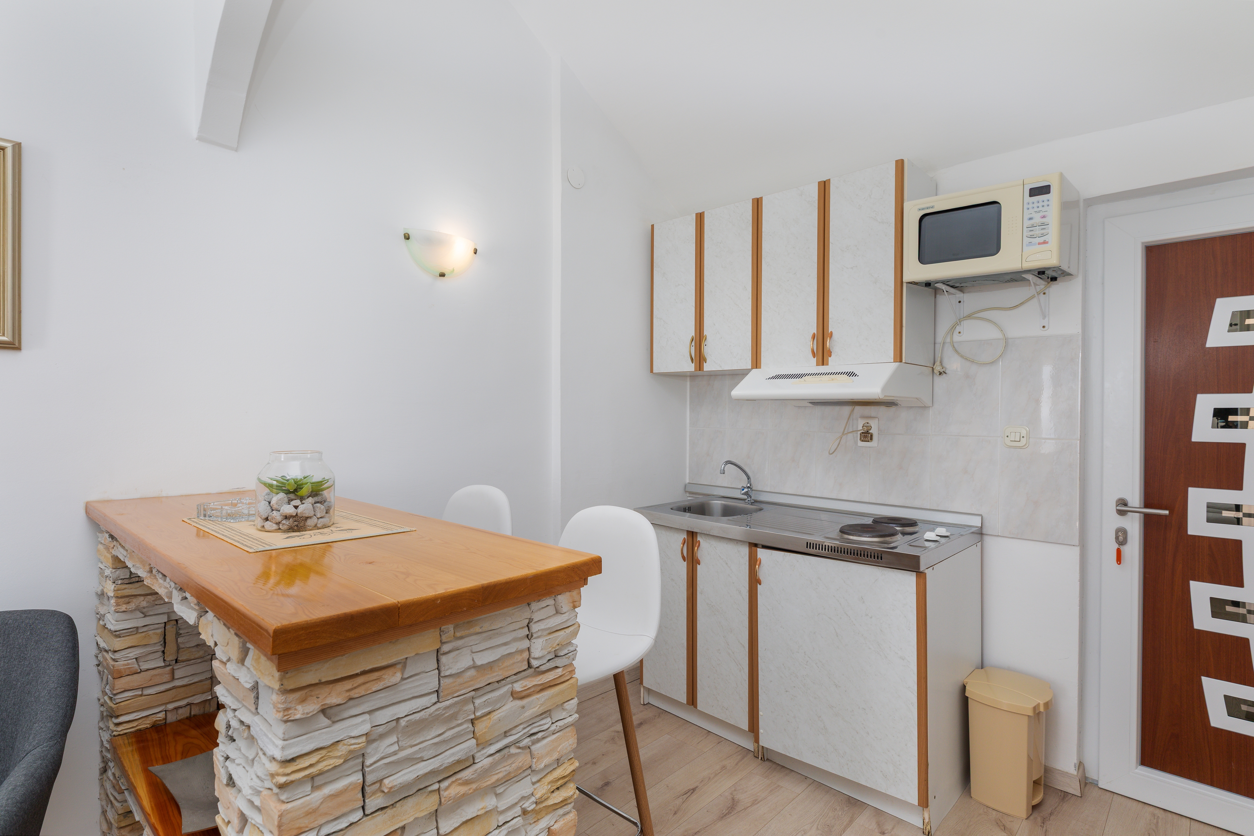 Four bedroom house with terrace and sea view Lokva Rogoznica, Omiš  K
