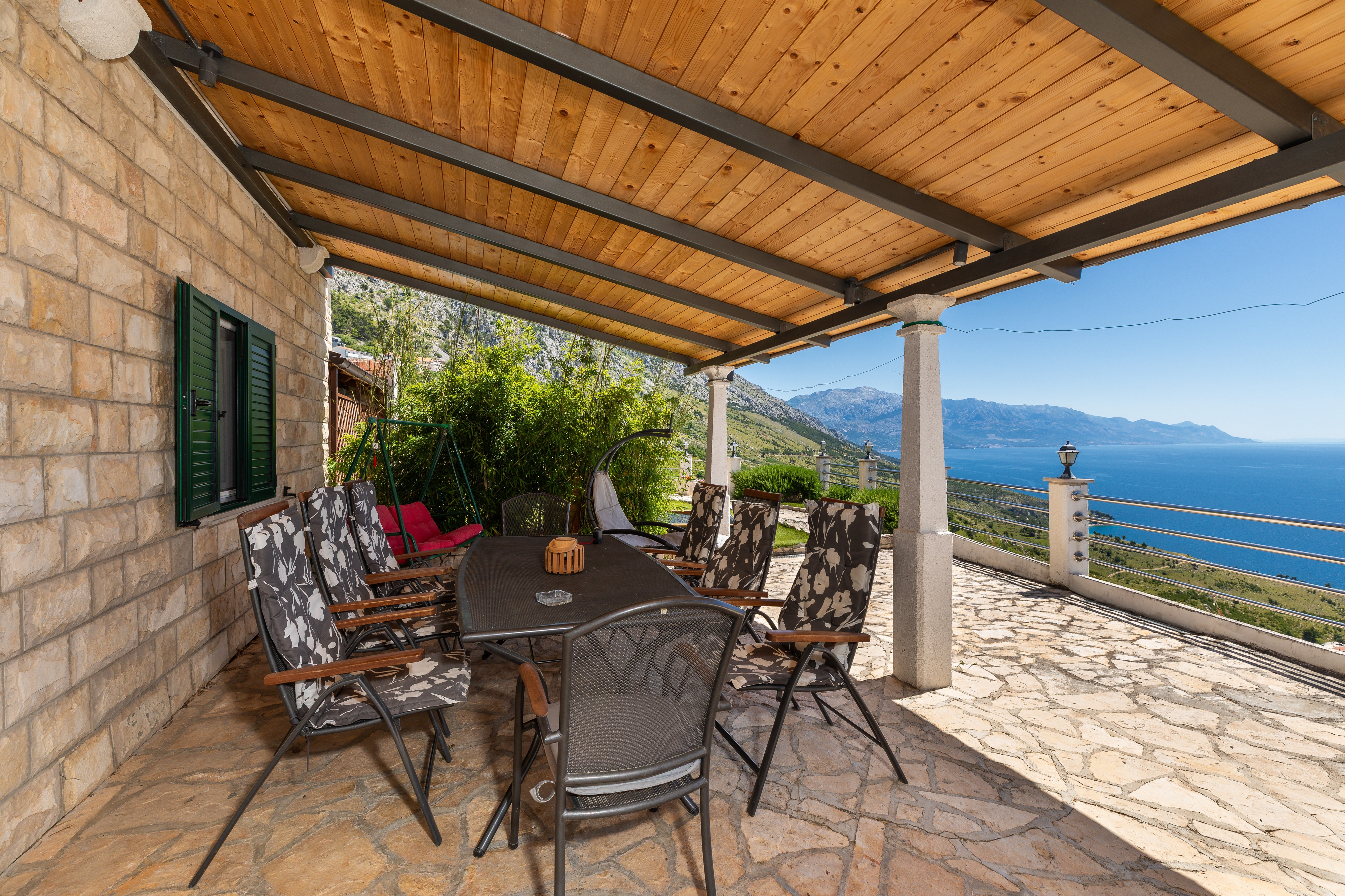 Four bedroom house with terrace and sea view Lokva Rogoznica, Omiš  K