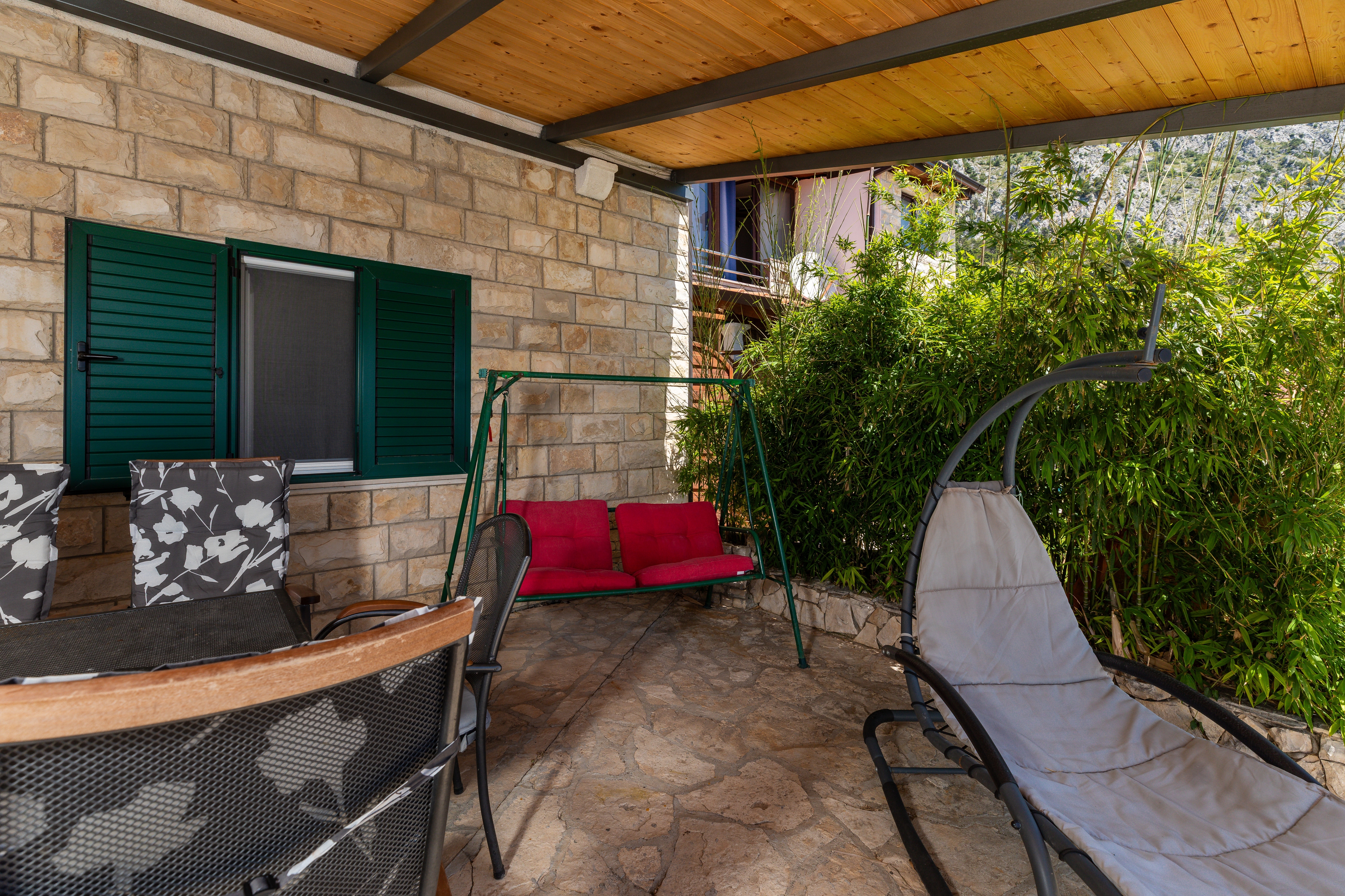 Four bedroom house with terrace and sea view Lokva Rogoznica, Omiš  K