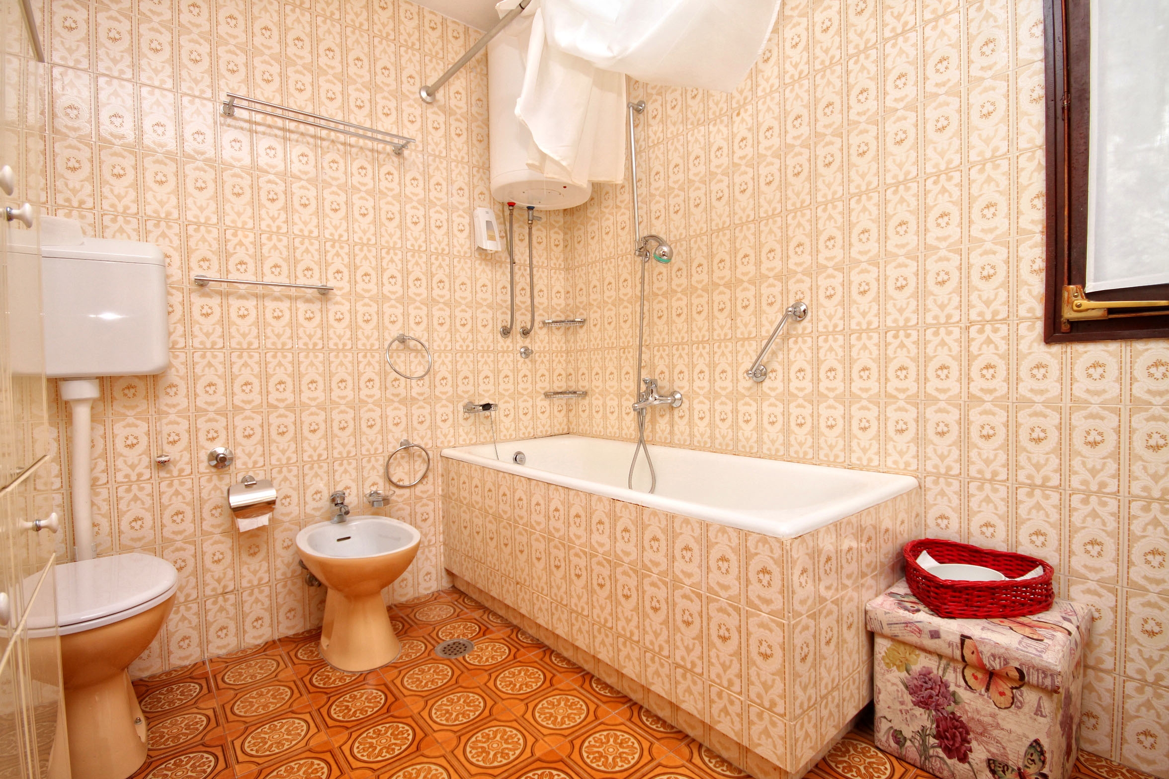 Three bedroom house with terrace and sea view Seget Vranjica, Trogir  K