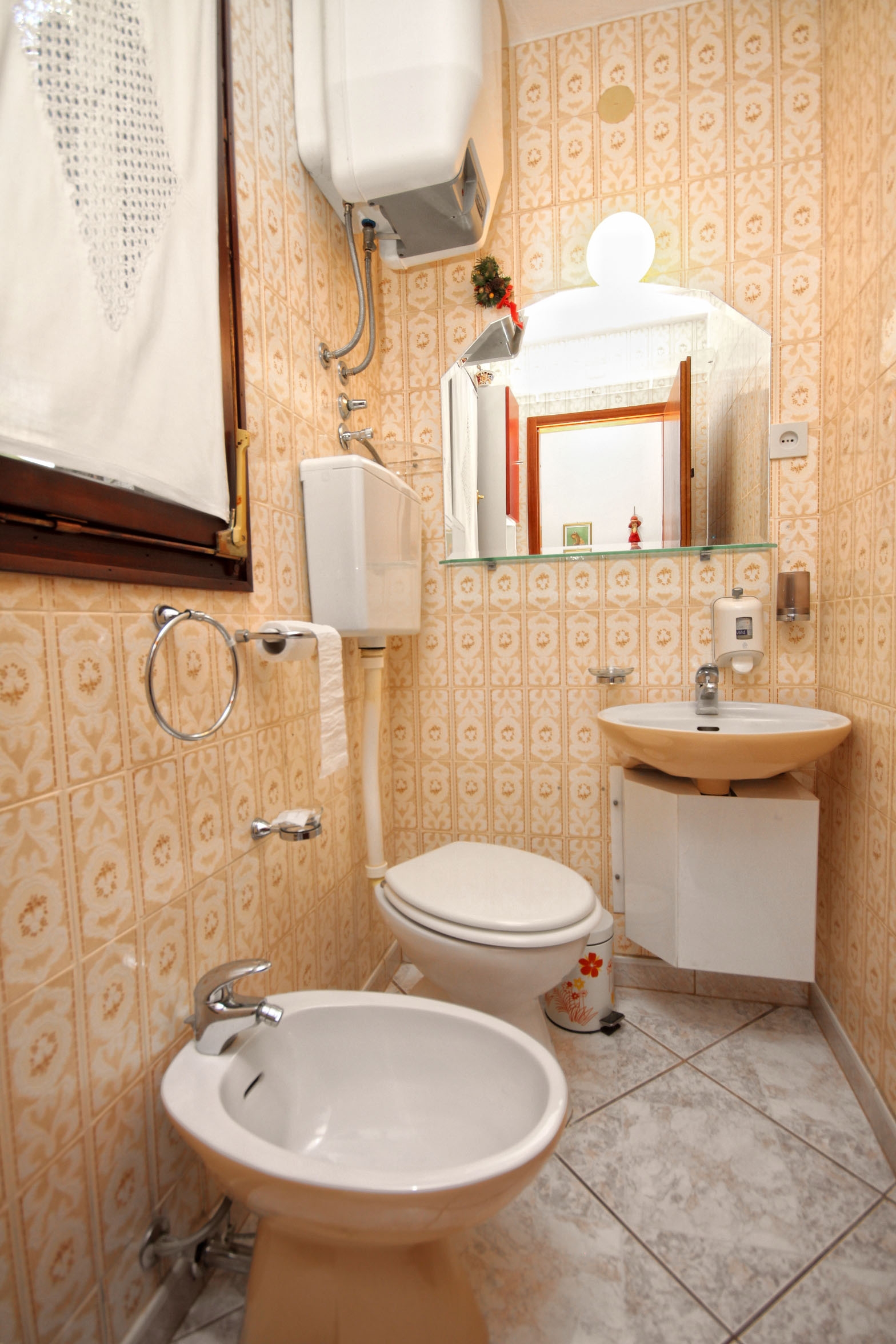 Three bedroom house with terrace and sea view Seget Vranjica, Trogir  K