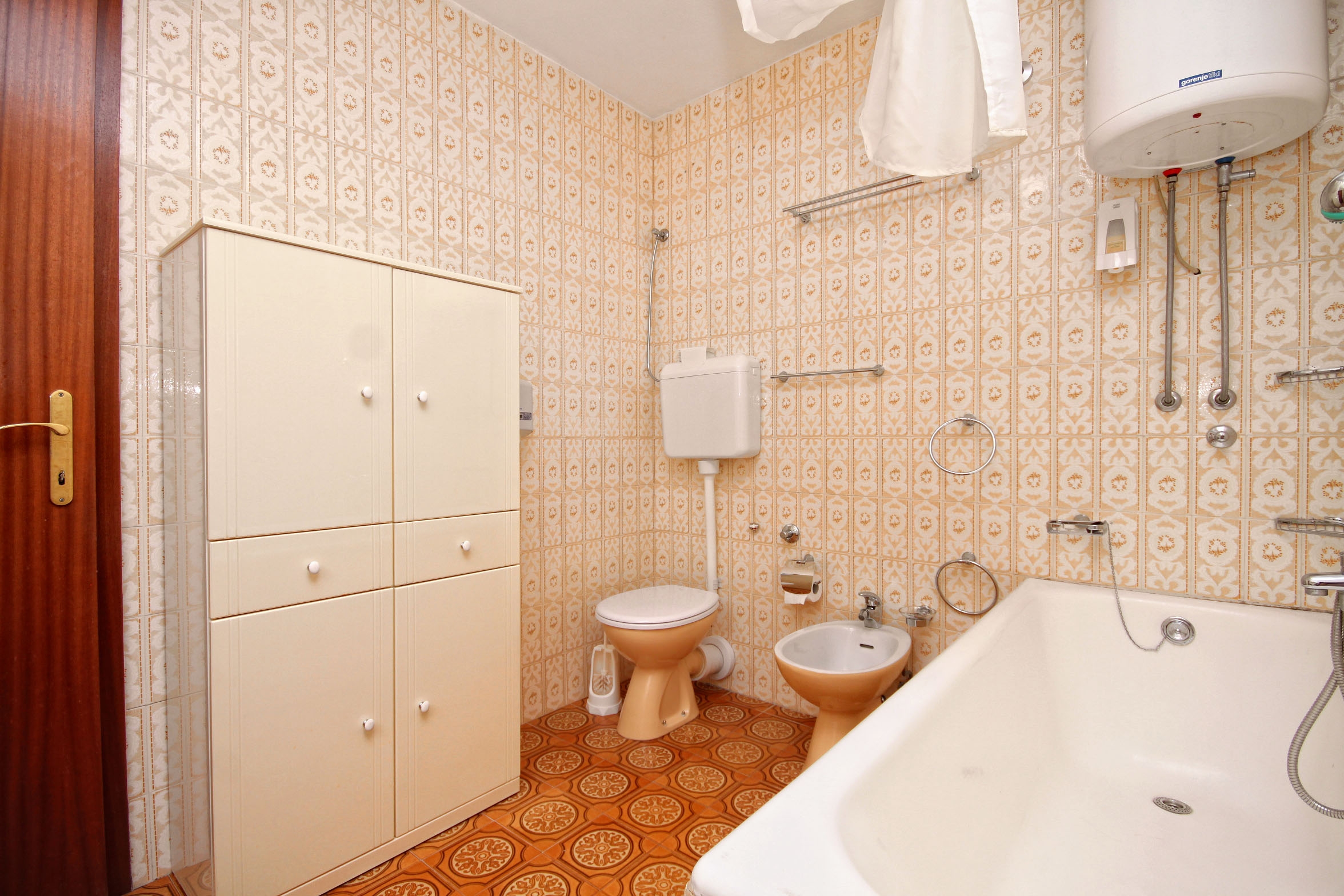 Three bedroom house with terrace and sea view Seget Vranjica, Trogir  K