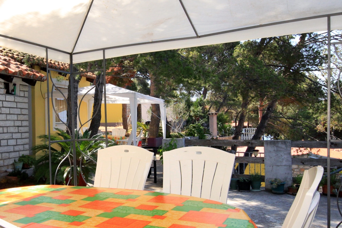 Two bedroom apartment near beach Lavdara, Dugi otok  A-a
