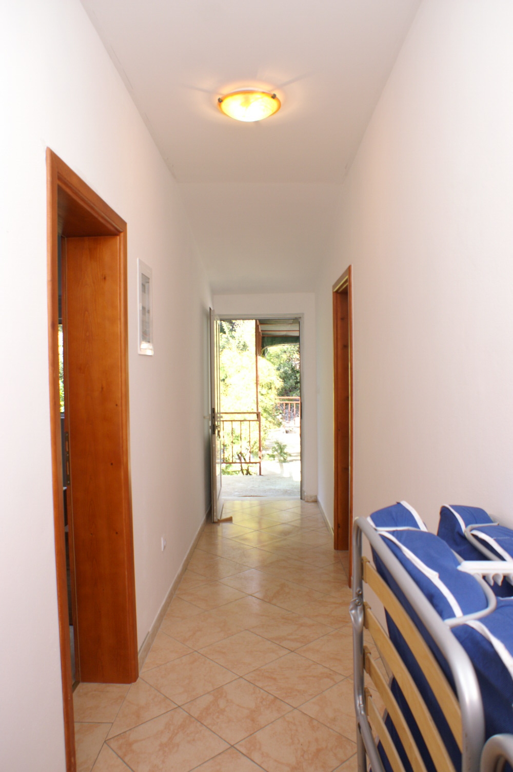 Three bedroom apartment with terrace and sea view Brna, Korčula  A-b