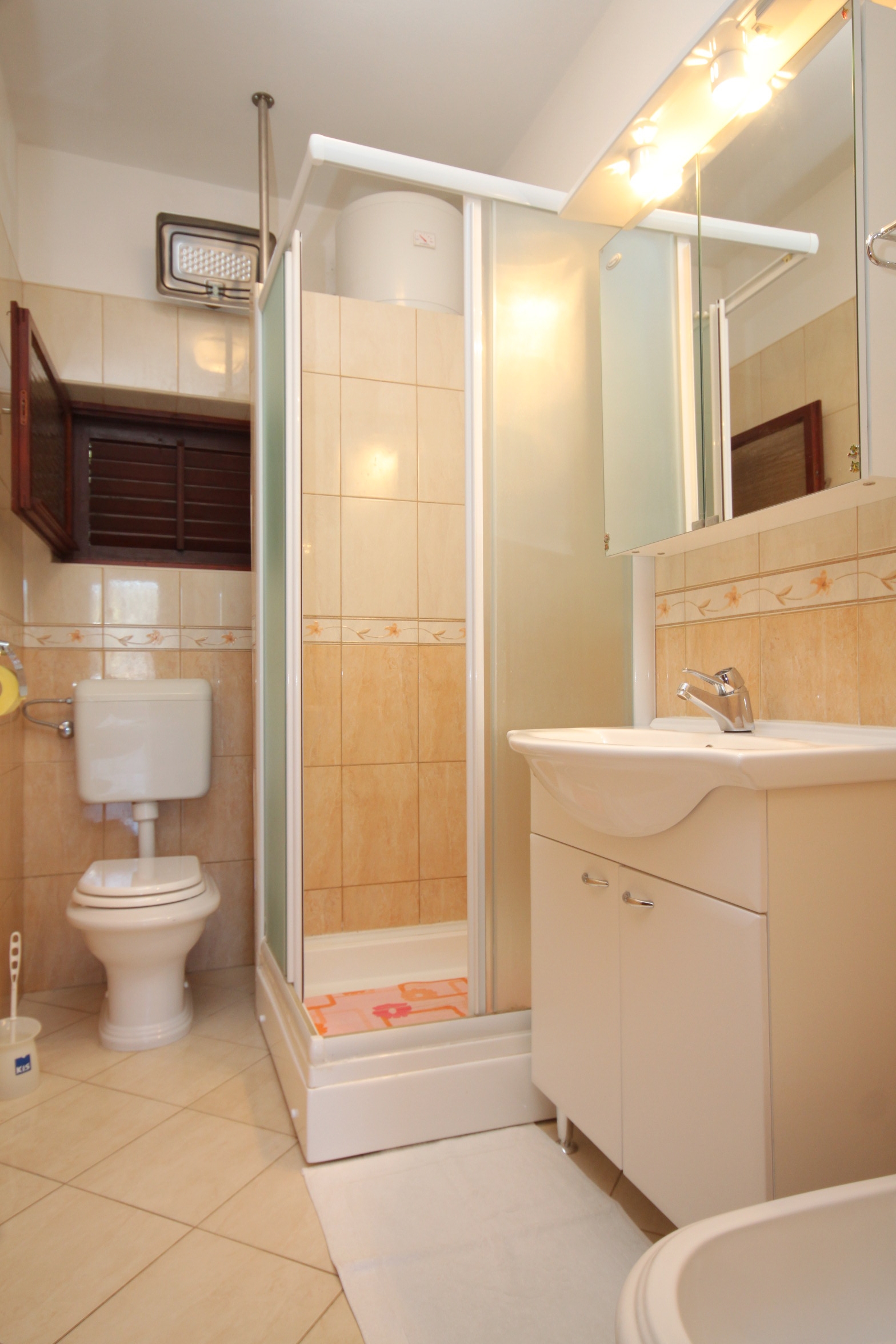 Three bedroom apartment near beach Tri Žala, Korčula  A-a