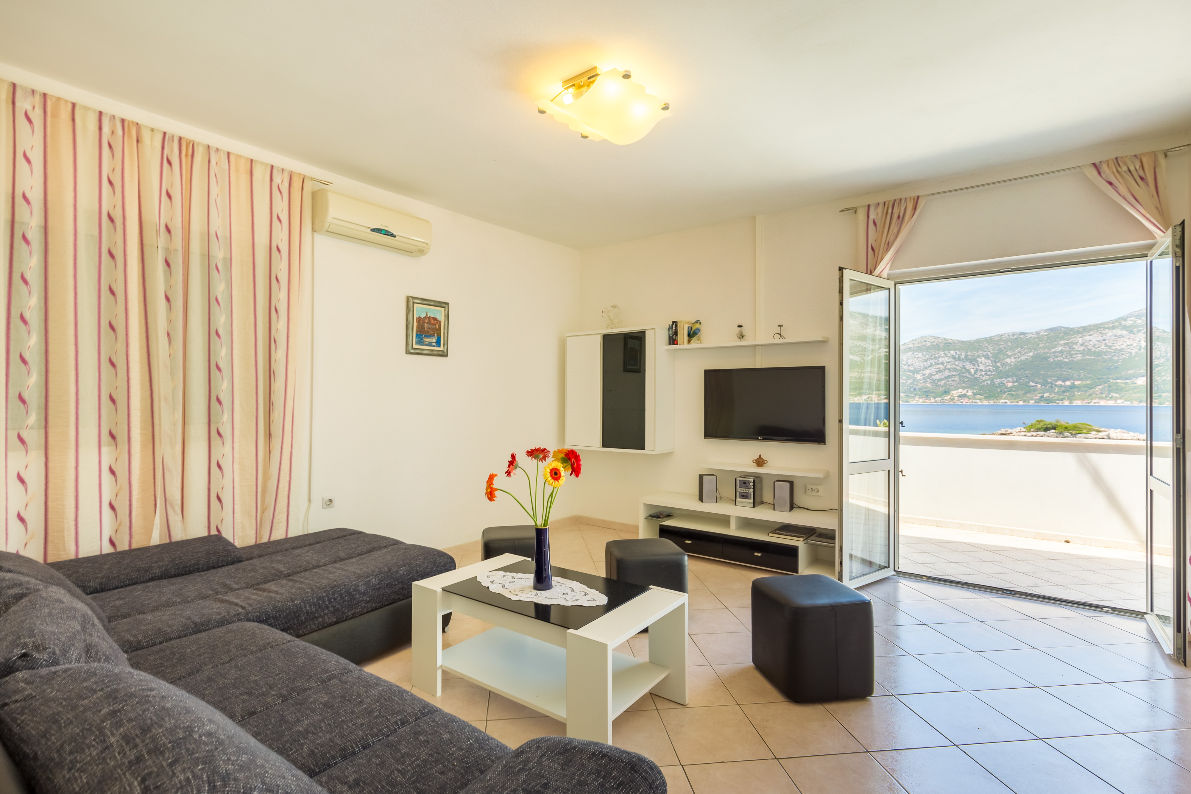 Three bedroom apartment near beach Tri Žala, Korčula (A-4334-a)