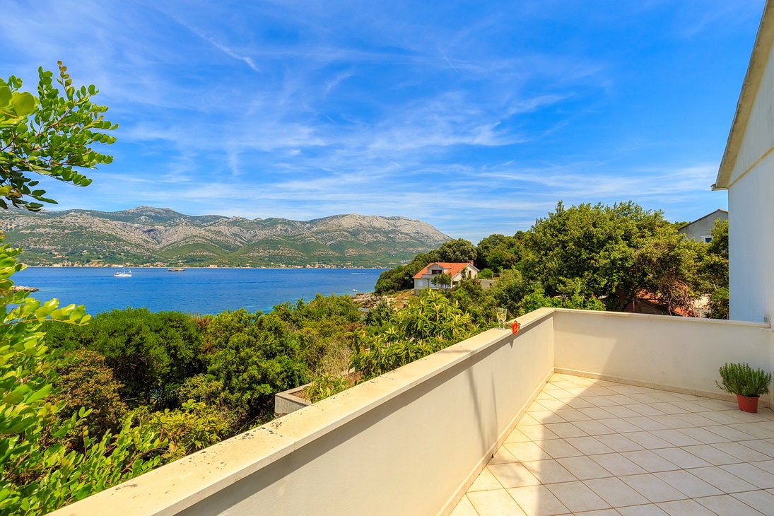 Three bedroom apartment near beach Tri Žala, Korčula  A-a