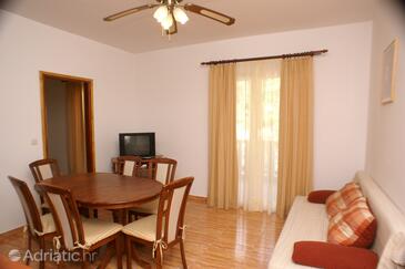 Lumbarda, Dining room in the apartment, air condition available.
