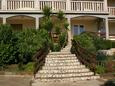 Lumbarda, Korčula, Courtyard 4345 - Apartments and Rooms by the sea.