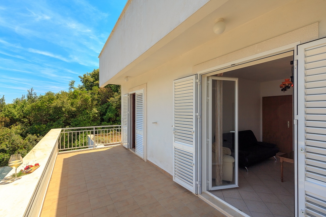 Two bedroom apartment with terrace and sea view Tri Žala, Korčula  A-a