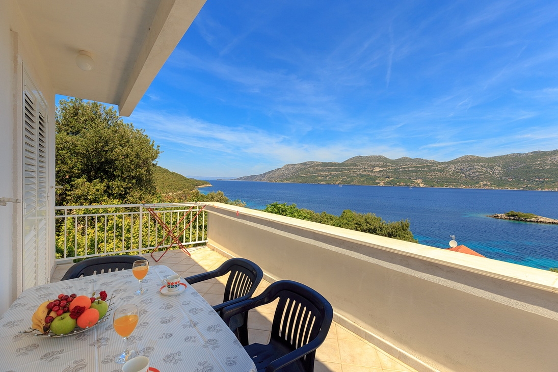 Two bedroom apartment with terrace and sea view Tri Žala, Korčula (A-4346-b) Two bedroom apartment with terrace and sea view Tri Žala, Korčula (A-4346-b)