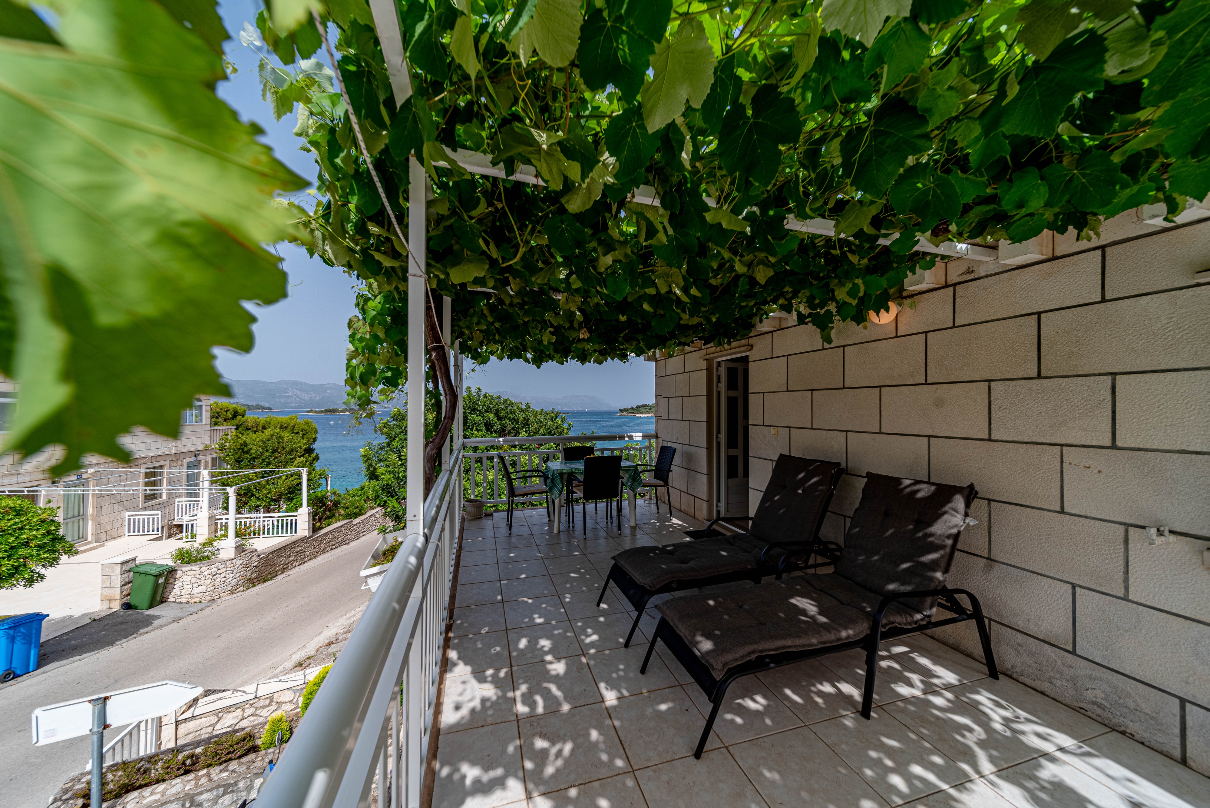 One bedroom apartment near beach Lumbarda, Korčula  A-b