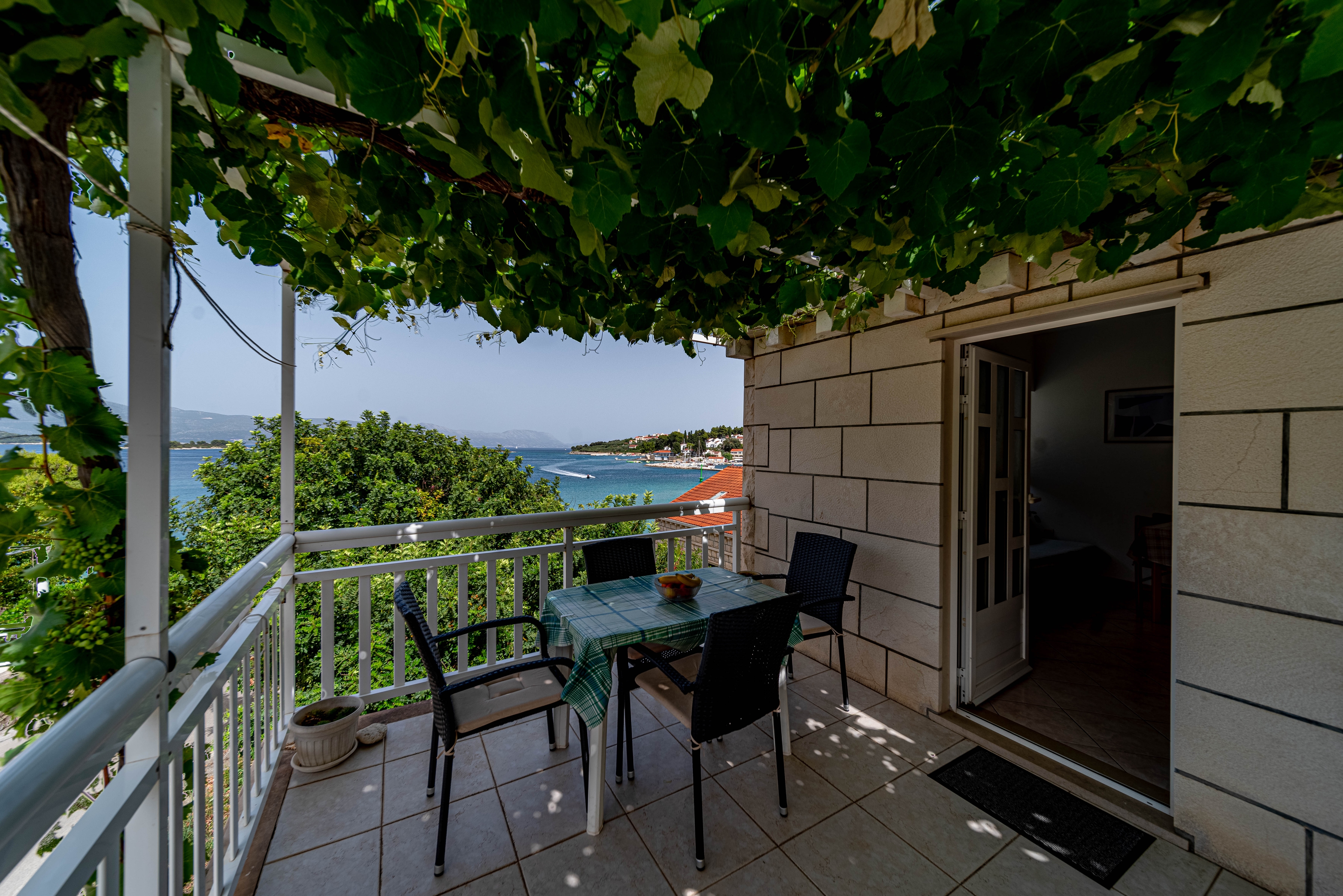One bedroom apartment near beach Lumbarda, Korčula  A-b