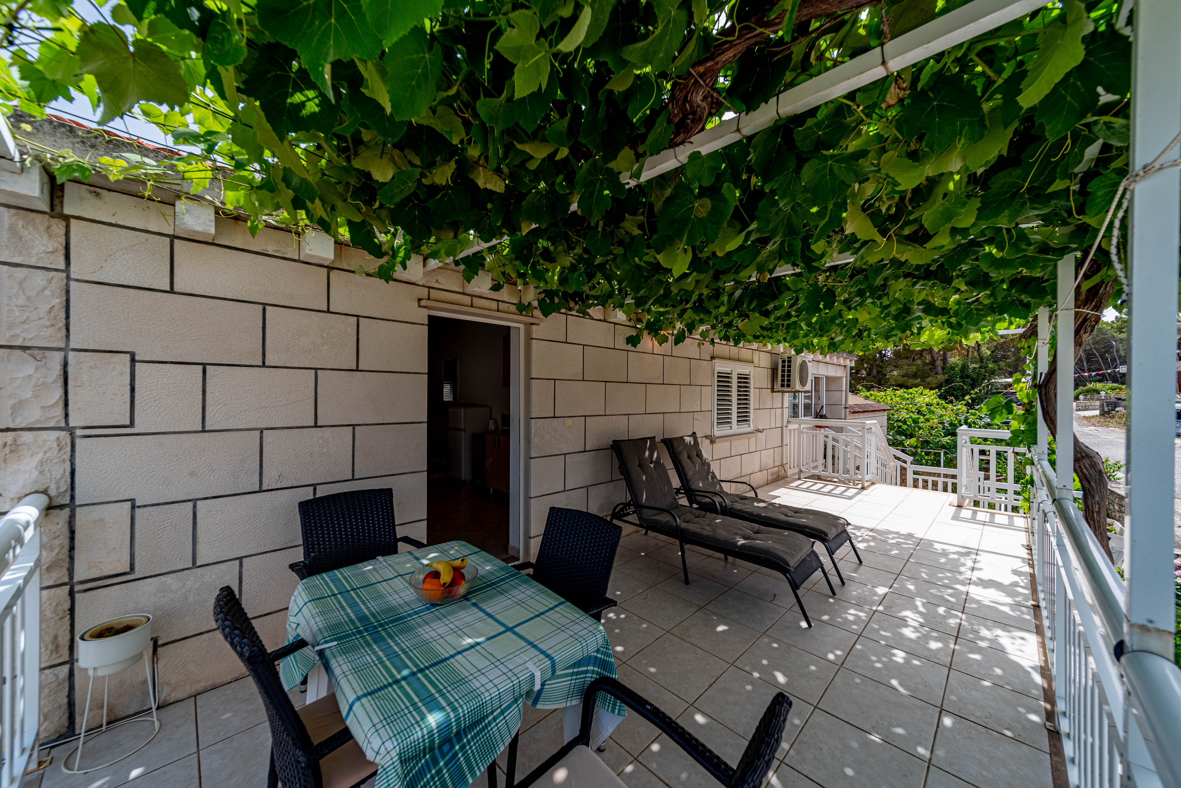 One bedroom apartment near beach Lumbarda, Korčula  A-b