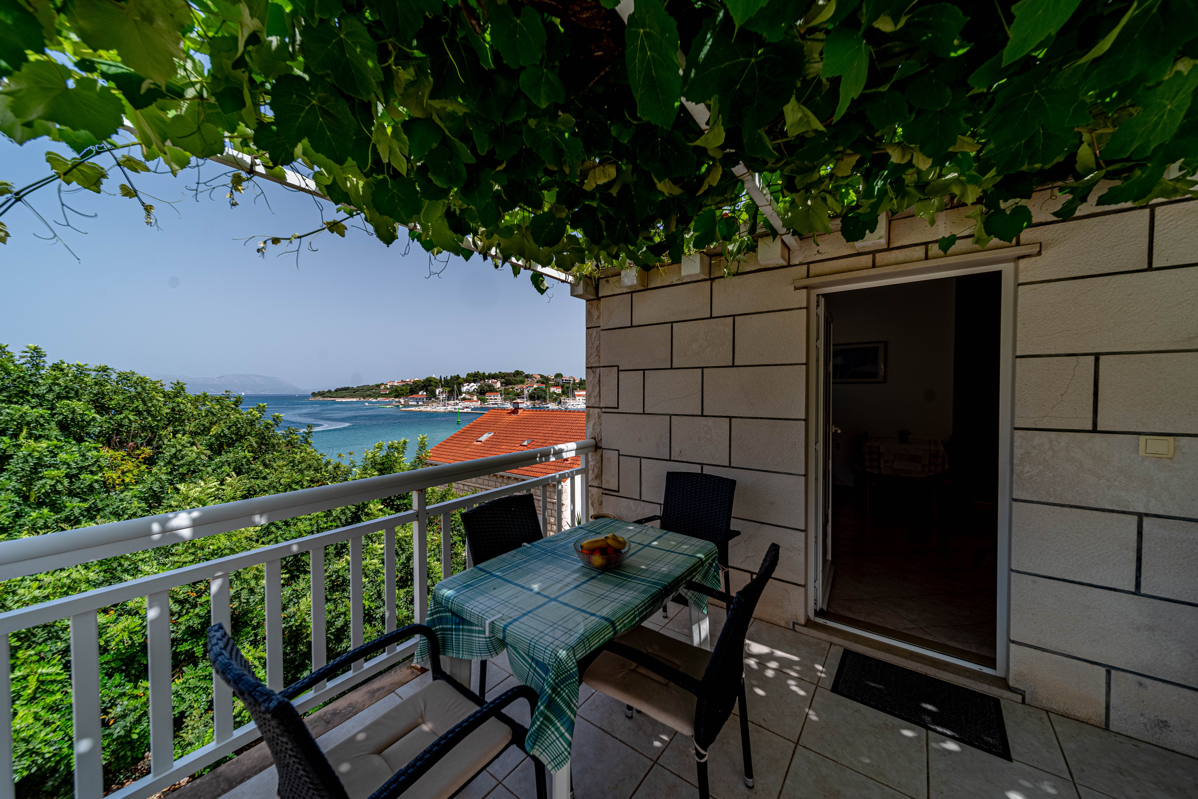 One bedroom apartment near beach Lumbarda, Korčula  A-b