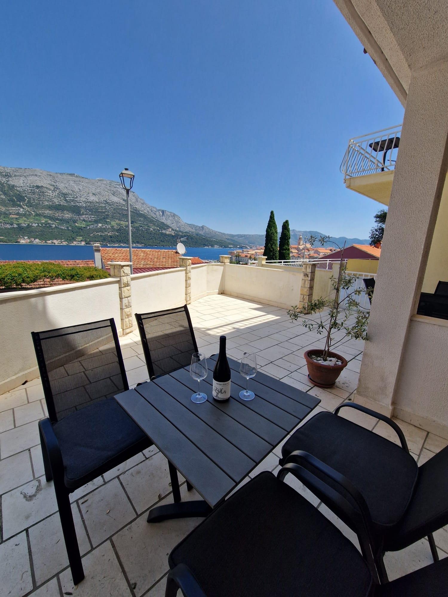 Two bedroom apartment with terrace and sea view Korčula  A-e