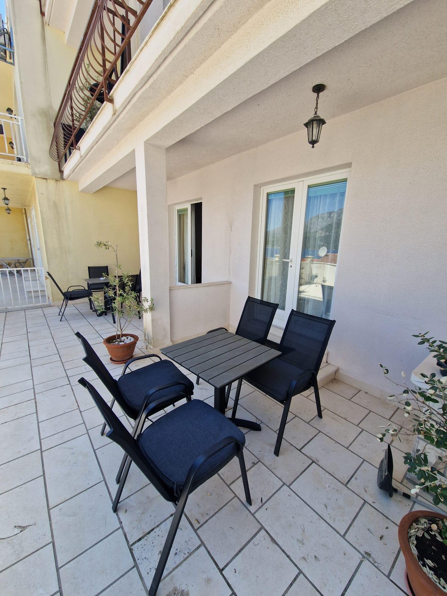 Two bedroom apartment with terrace and sea view Korčula  A-e