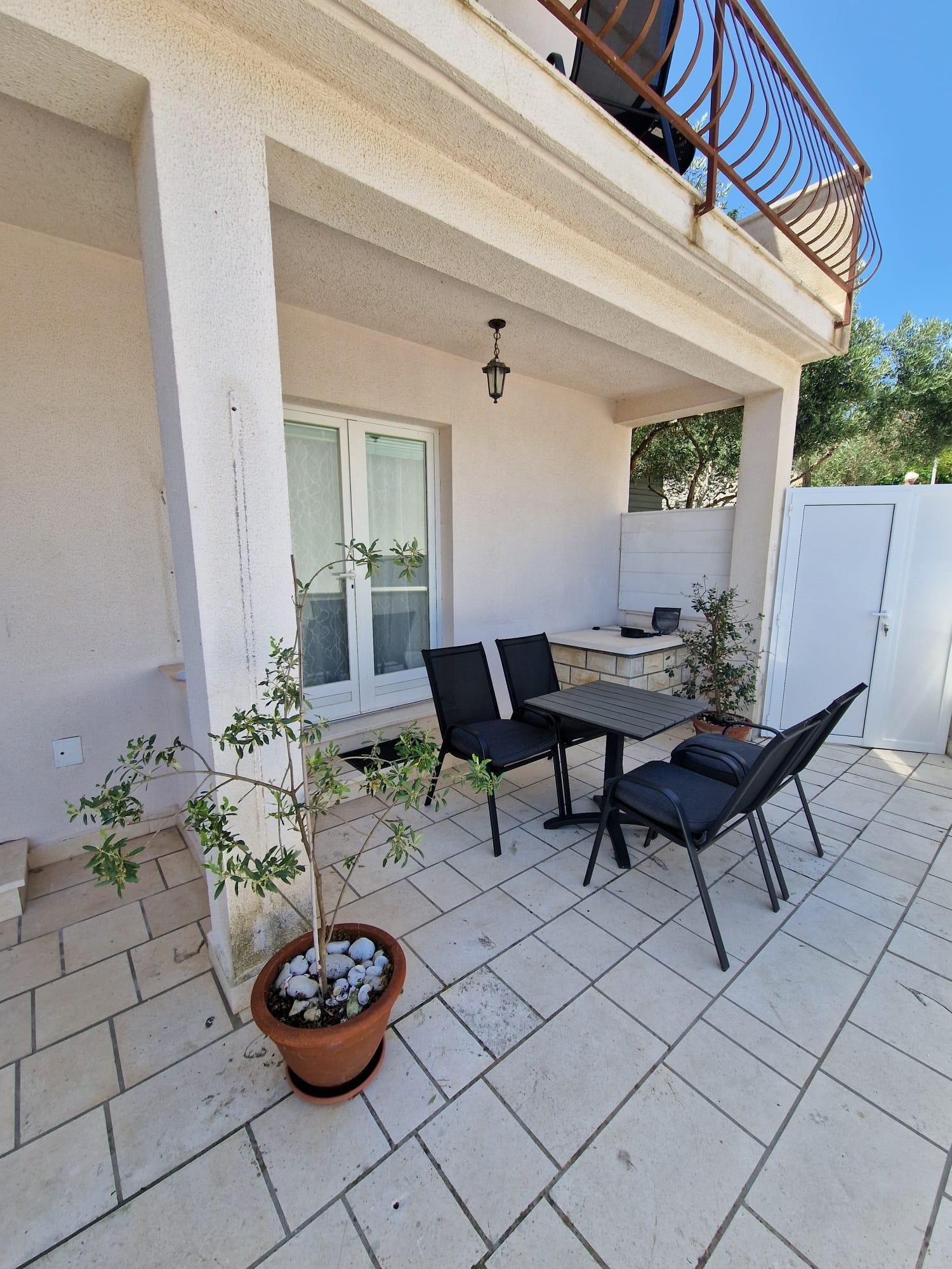 Two bedroom apartment with terrace and sea view Korčula  A-e