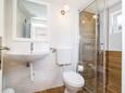 Lavdara, Bathroom in the studio-apartment, (pet friendly).