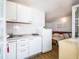 Lavdara, Kitchen in the studio-apartment, (pet friendly).